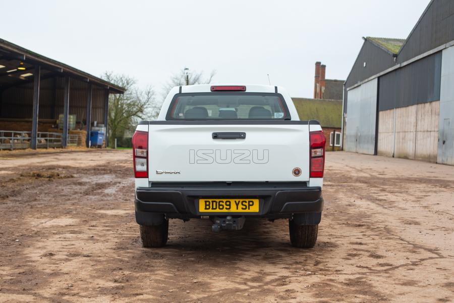  Isuzu D-Max Ultility Double Cab 2018 года  (UK) (фото 20 из 24)
